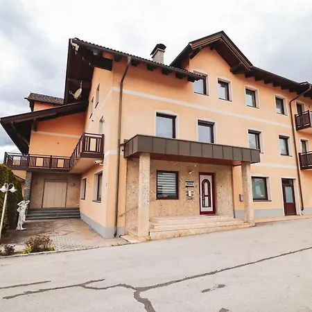 Fruehstueckspension Wernberg Oda ve Kahvaltı Villach